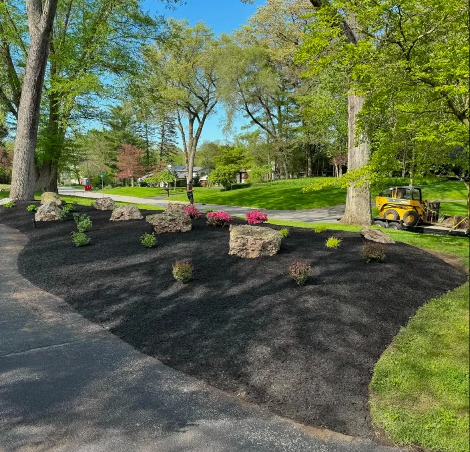 Premium Hardwood Mulch Installation